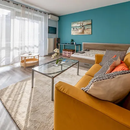 Weiner With Balcony *