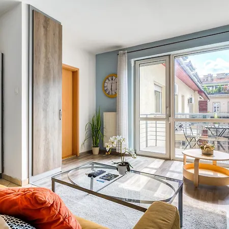 Weiner With Balcony Lägenhet Budapest