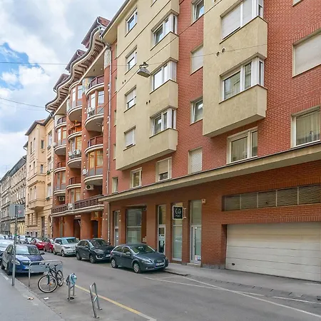 Lägenhet Weiner With Balcony Budapest
